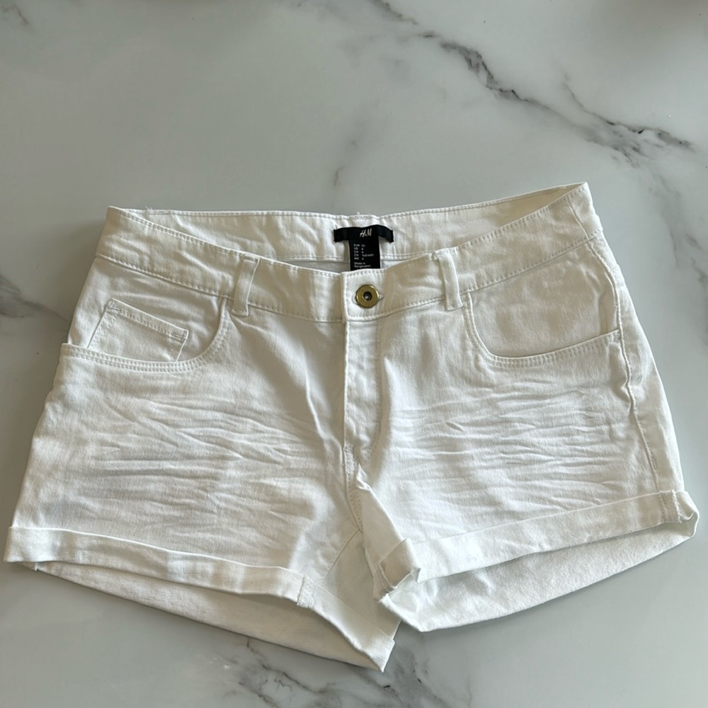 Gently used H&M stretchie white denim shorts, size 6